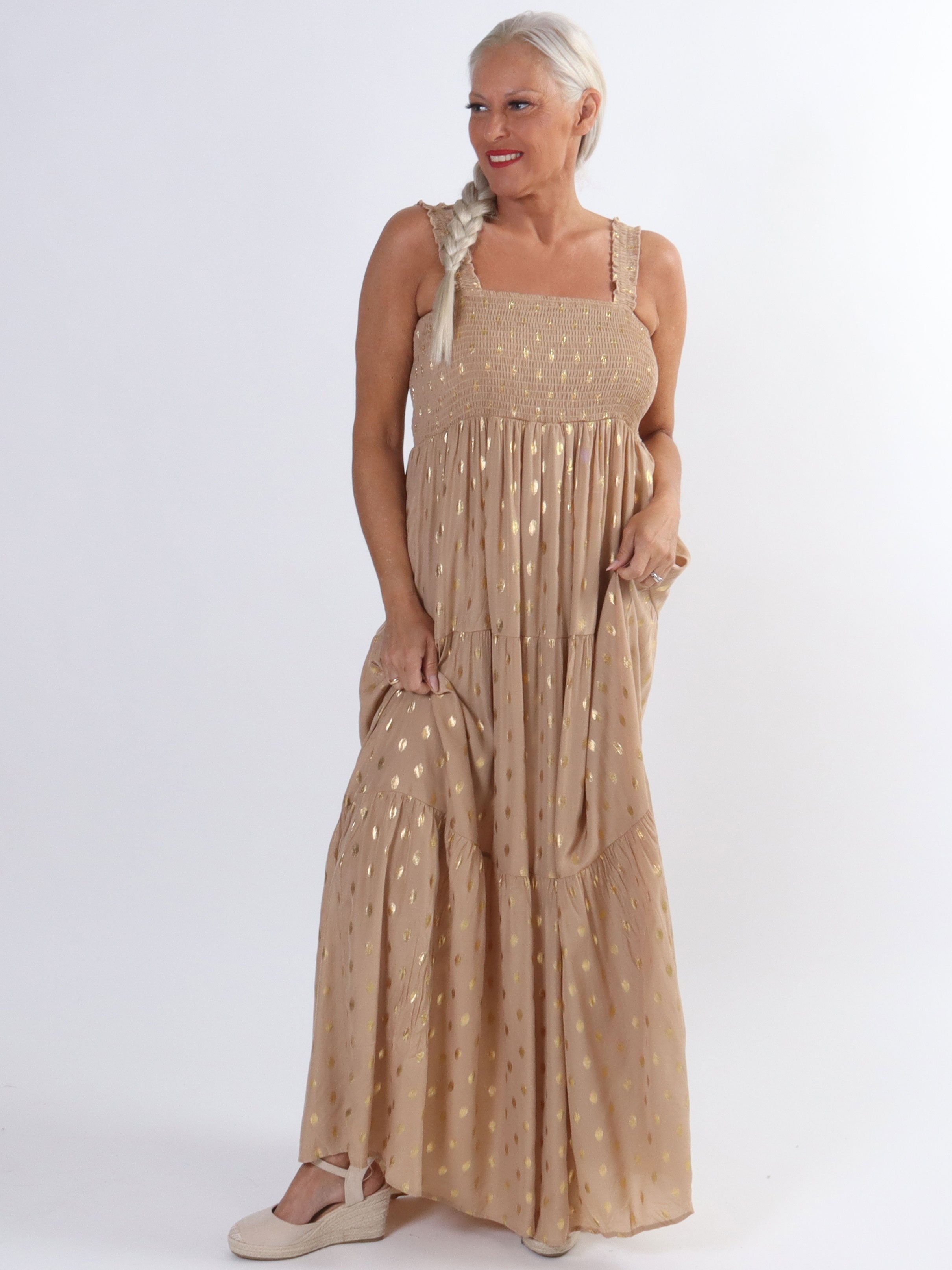 Emma - Lang kjole med smock henover brystet og guld detaljer